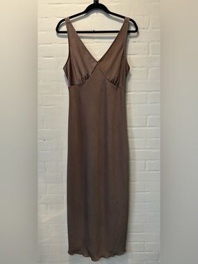 Bebe NWT Mocha Shimmer Satin V-Neck Midi Slip Dress Size M Neutral Glam Y2K